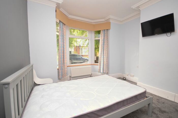 1 Bedroom Property To Rent In St. Peters Avenue, Kettering, NN16