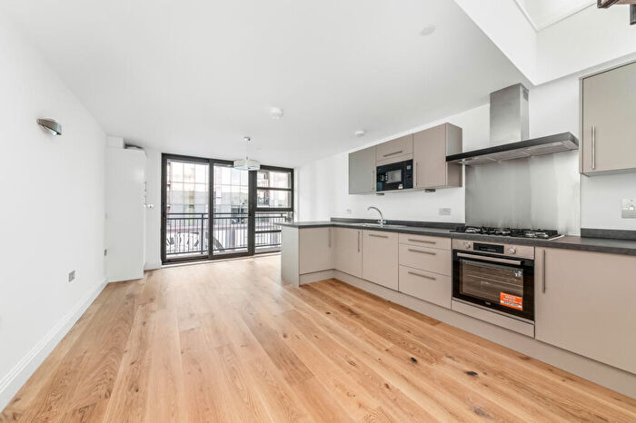 3 Bedroom Apartment For Sale In Meridian Point, Creek Road, Greenwich, SE8