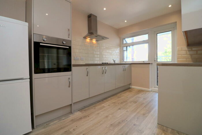 2 Bedroom Flat To Rent In Byron Road, Chelmsford, CM2