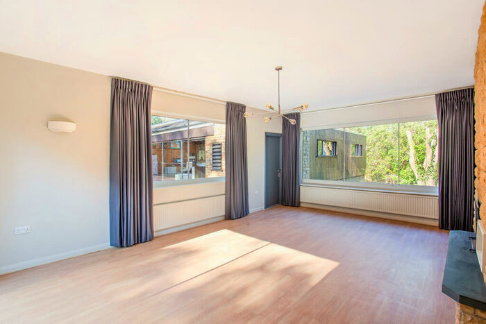 6 Bedroom House To Rent In Golf Club Road, Weybridge, KT13