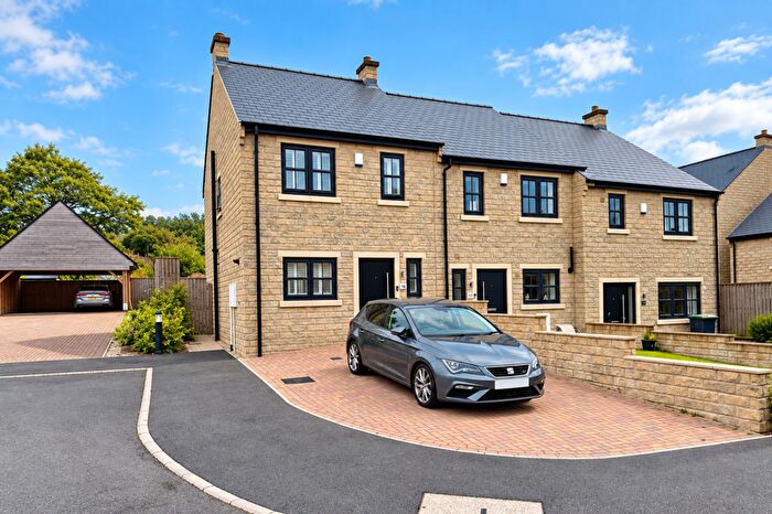 2 Bedroom End Of Terrace House For Sale In Hawkshead Road, Glossop, SK13