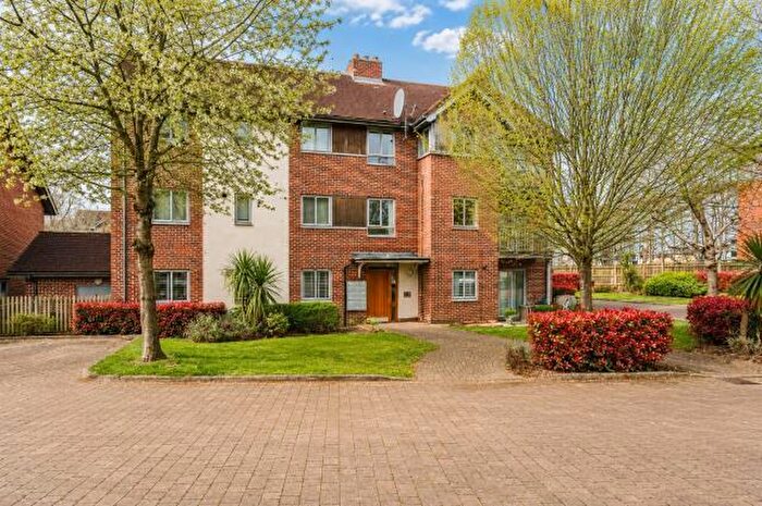 2 Bedroom Apartment For Sale In Pillar Box Gardens, Basingstoke, Hampshire, RG24