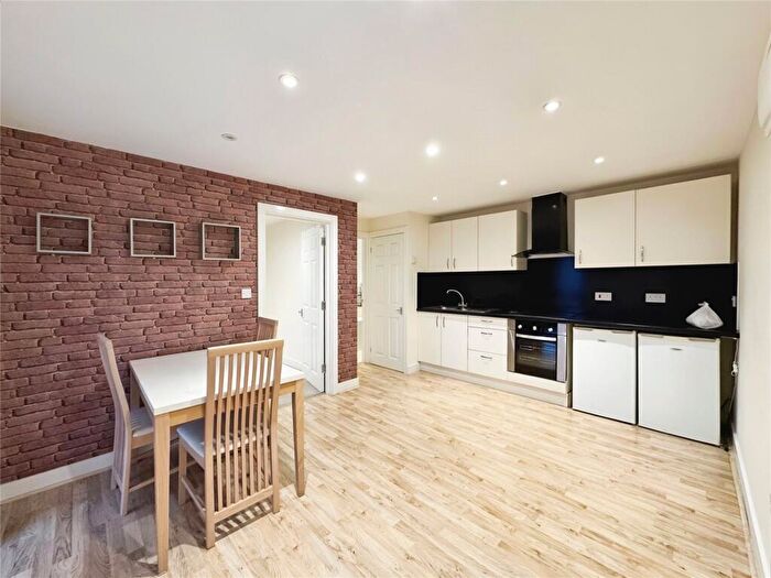 1 Bedroom Flat To Rent In Upper Stone Street, Maidstone, Kent, ME15