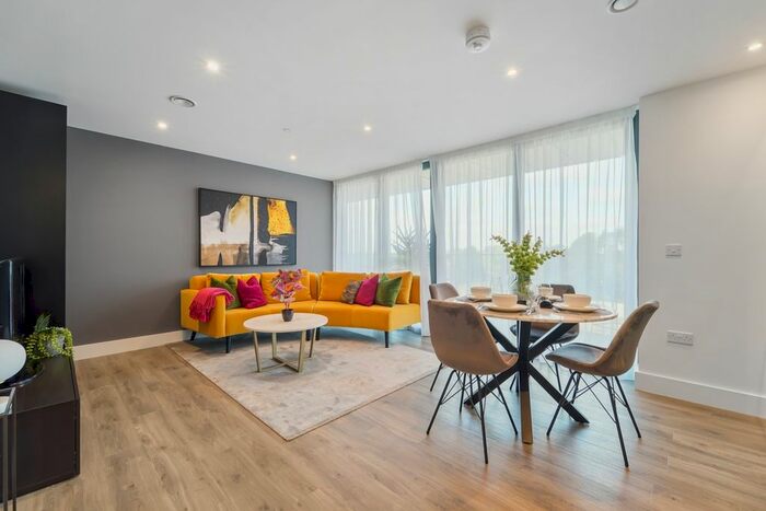 1 Bedroom Flat To Rent In Sandown House, London Square Staines, Staines, TW18