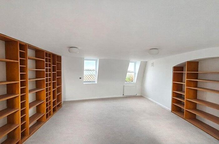 2 Bedroom Apartment To Rent In Greenman Street, London, N1