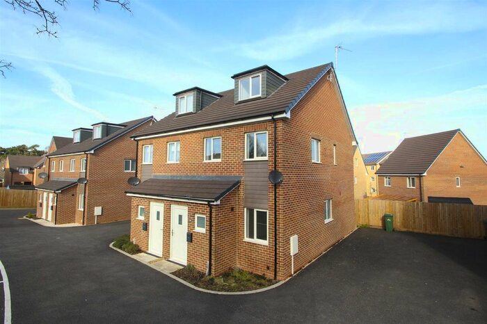 3 Bedroom Semi-Detached House To Rent In Bunkers Crescent, Bletchley, Milton Keynes, MK3