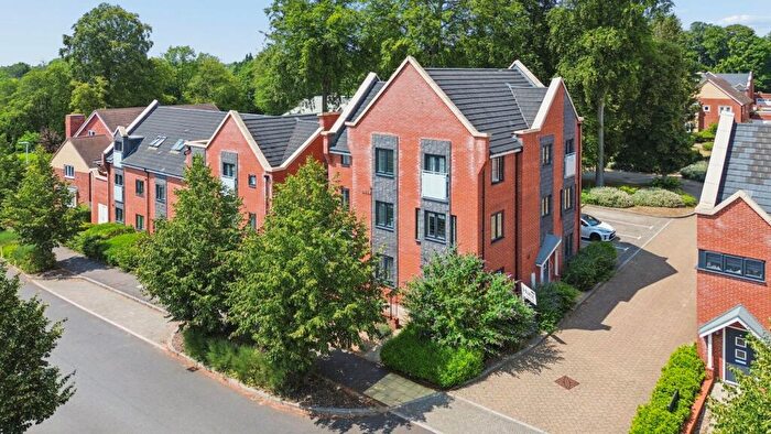2 Bedroom Flat For Sale In Kennedy Avenue, High Wycombe, HP11