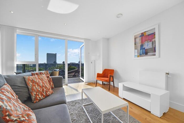 2 Bedroom Apartment To Rent In Gullivers Walk London, SE8