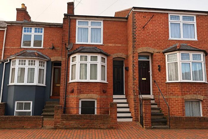 3 Bedroom Terraced House For Sale In Gordon Road, Aldershot, Hampshire, GU11