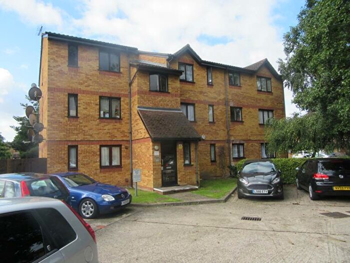 1 Bedroom Flat To Rent In Celadon Close, Enfield, EN3