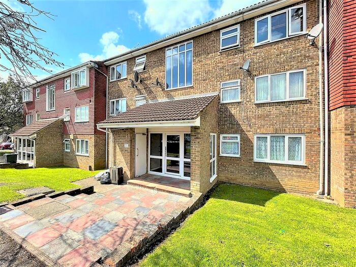 2 Bedroom Flat To Rent In Laurel Park, Harrow, Middx, HA3