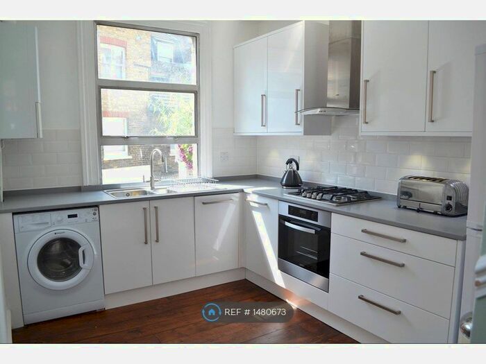 1 Bedroom Flat To Rent In Queenstown Road, Battersea, SW8