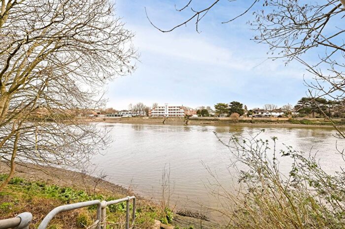 3 Bedroom Flat To Rent In Strand Drive, Kew, Richmond, TW9