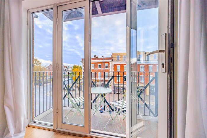 2 Bedroom Flat For Sale In Socata House, London Road, Westcliff-On-Sea, SS0