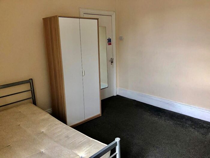 Studio To Rent In Rollins Street, London, SE15