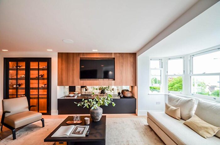 2 Bedroom Flat For Sale In The Ridgeway, Westcliff-On-Sea, SS0