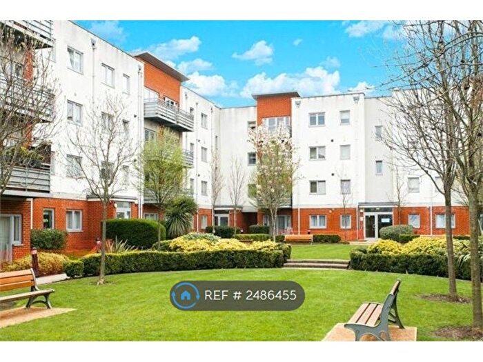 2 Bedroom Flat To Rent In Cannock Court, London, E17