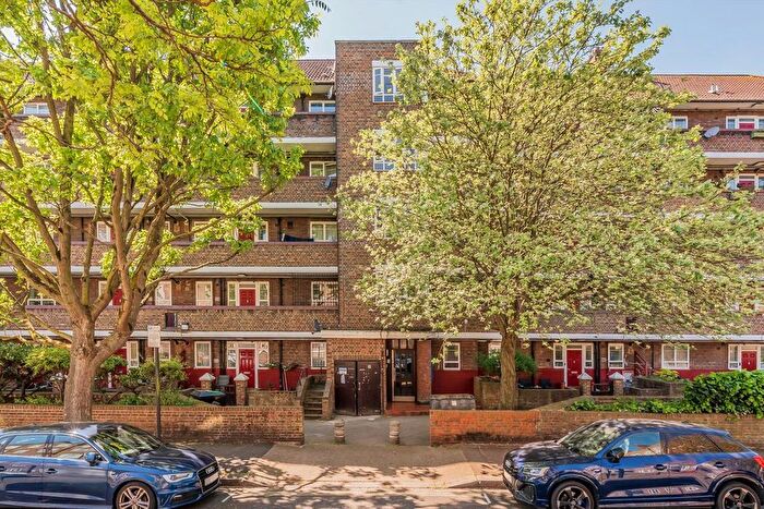 3 Bedroom Flat For Sale In White City Estate, Shepherds Bush, W12