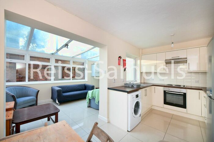 5 Bedroom Town House To Rent In Barnfield Place, Isle Of Dogs, Docklands, Canary Wharf, London, E14