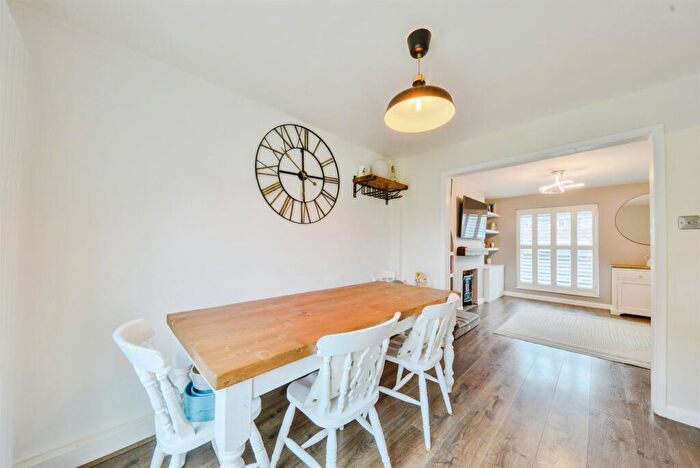 3 Bedroom End Of Terrace House For Sale In Archers Ride, Welwyn Garden City, AL7