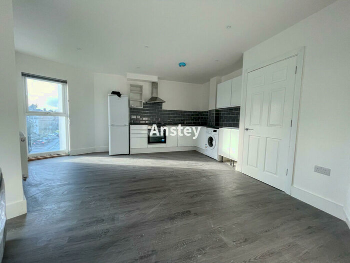 3 Bedroom Flat To Rent In Portswood Road, Southampton, SO17