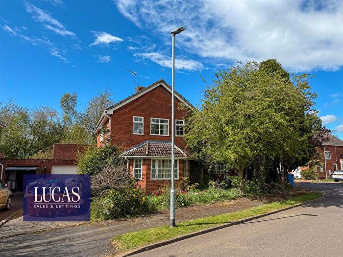 4 Bedroom Detached House For Sale In Hall Close, Kettering, NN15