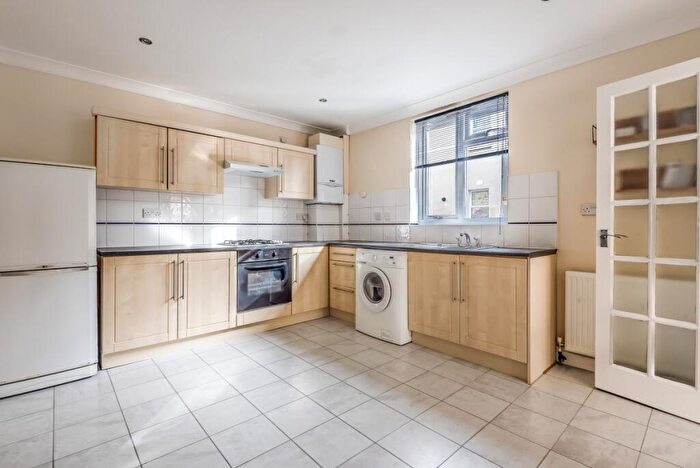 2 Bedroom Maisonette To Rent In Palace Grove, Bromley, Kent, BR1
