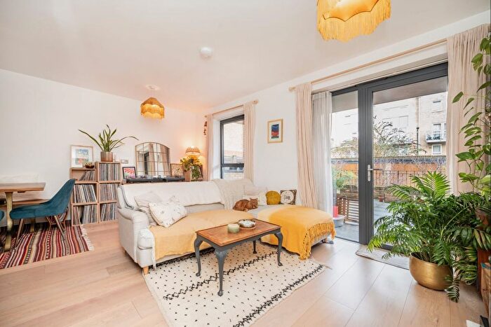 2 Bedroom Flat For Sale In Sumner Road, London, SE15