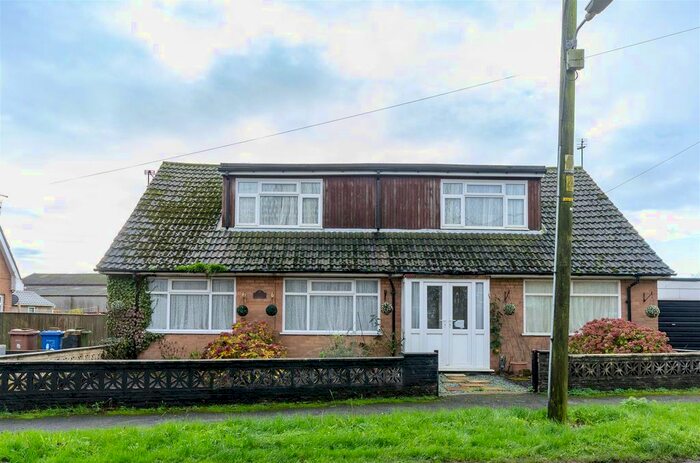 4 Bedroom Detached House For Sale In Northside Road, Hollym, Withernsea, HU19