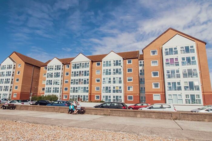 2 Bedroom Apartment To Rent In Stratheden Court, Esplanade, BN25