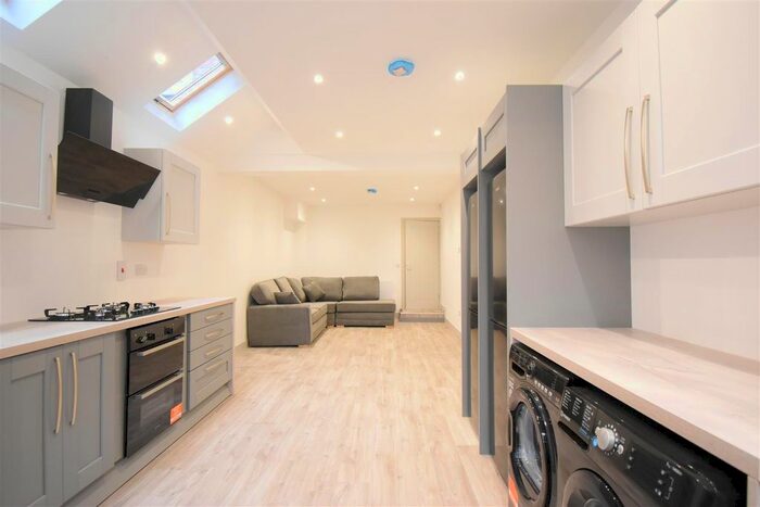 6 Bedroom Terraced House To Rent In Tiverton Road, Selly Oak, Birmingham, B29