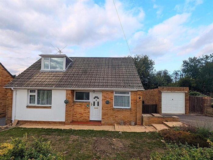 3 Bedroom Detached Bungalow For Sale In Whalesmead Close, Bishopstoke, SO50