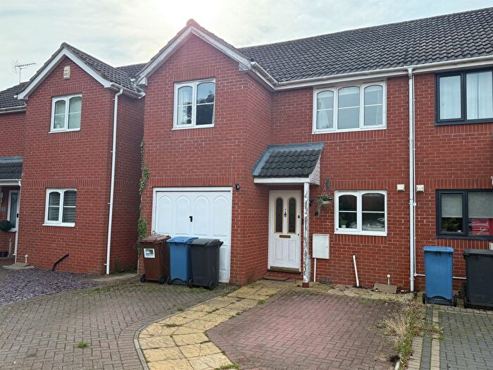 3 Bedroom Semi Detached House For Sale In Millfield Gardens, Ipswich, IP4