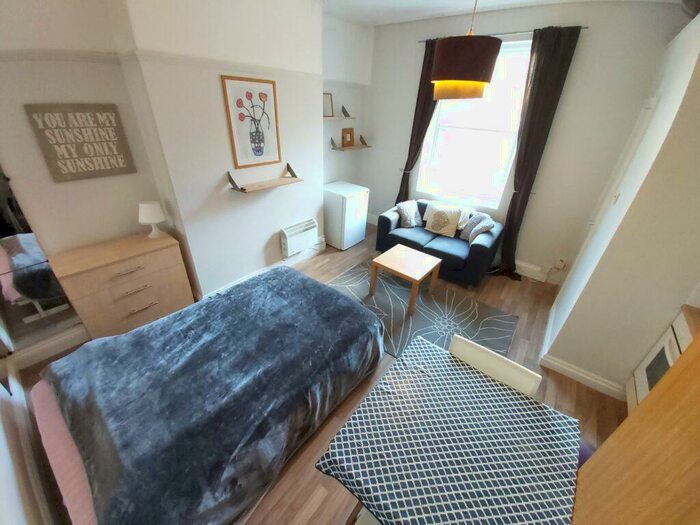 1 Bedroom Apartment To Rent In Flat, Headingley Lane, Leeds, LS6