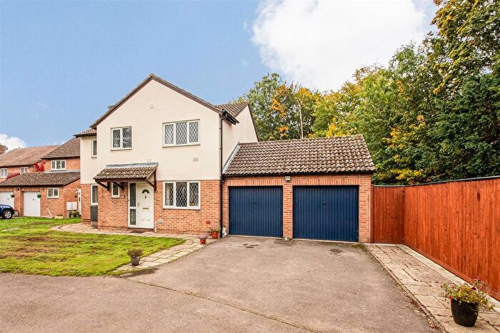 4 Bedroom Detached House To Rent In Kestrel Way, Bicester, OX26