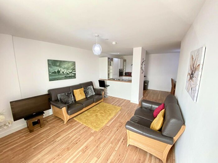 3 Bedroom Flat To Rent In Michigan Point Tower A, Salford Quays, Salford, M50