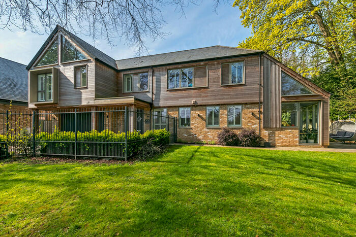 4 Bedroom Detached House To Rent In Salters Acres, Winchester, SO22