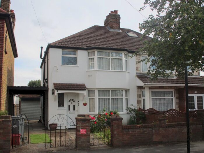 3 Bedroom Semi-Detached House To Rent In Cardington Square, Hounslow, TW4