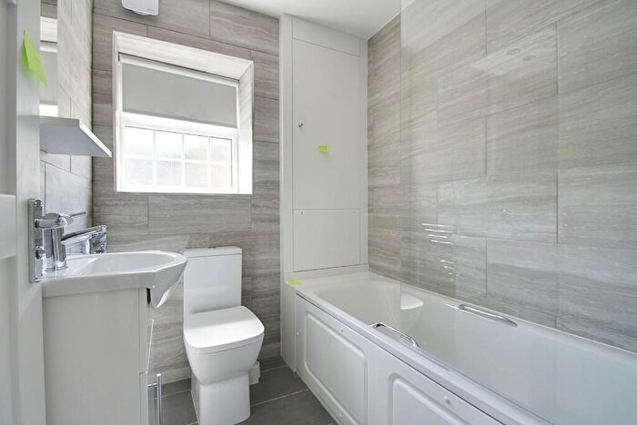 4 Bedroom Maisonette To Rent In Tudor Way, Southgate, N14