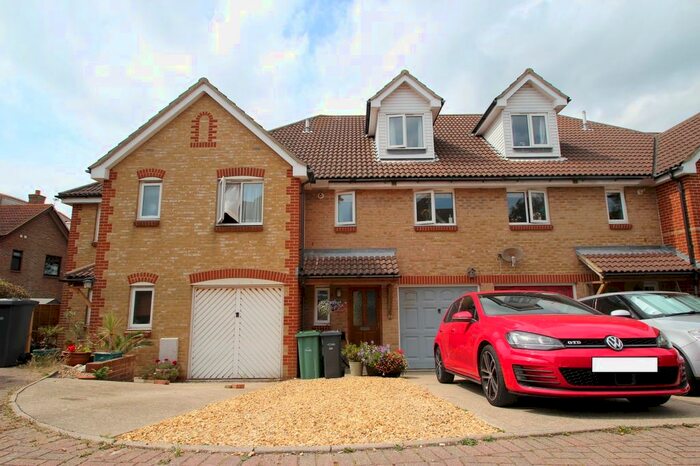 3 Bedroom Terraced House To Rent In Velsheda Close, Totland Bay, PO39