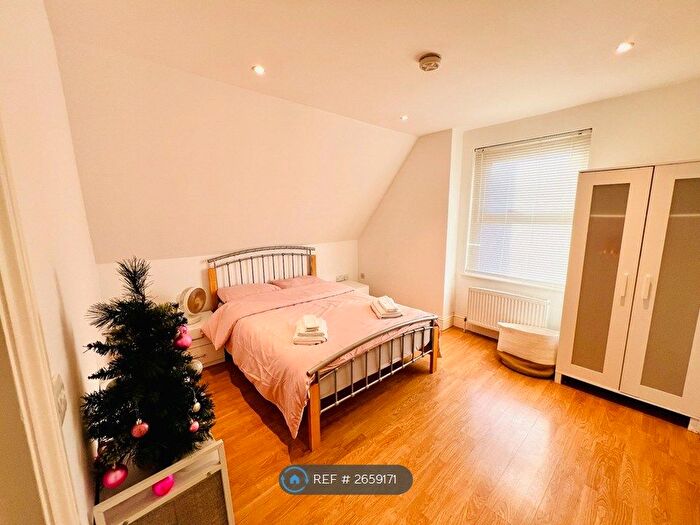 2 Bedroom Flat To Rent In Culmington Road, Ealing, W13