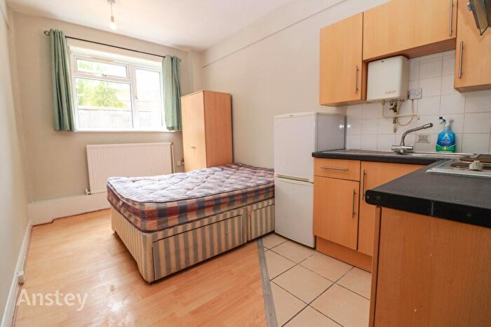 1 Bedroom Flat To Rent In Cobden Avenue, Southampton, SO18