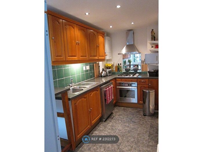 2 Bedroom Semi-Detached House To Rent In Fairland Road, Stratford, E15