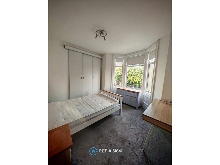 3 Bedroom Flat To Rent In Helmsley Road, Newcastle Upon Tyne, NE2