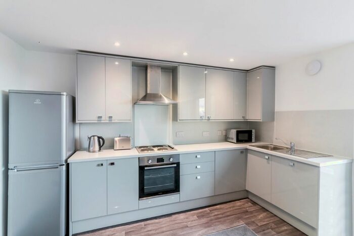 3 Bedroom Flat To Rent In Peddie Street, West End, Dundee, DD1