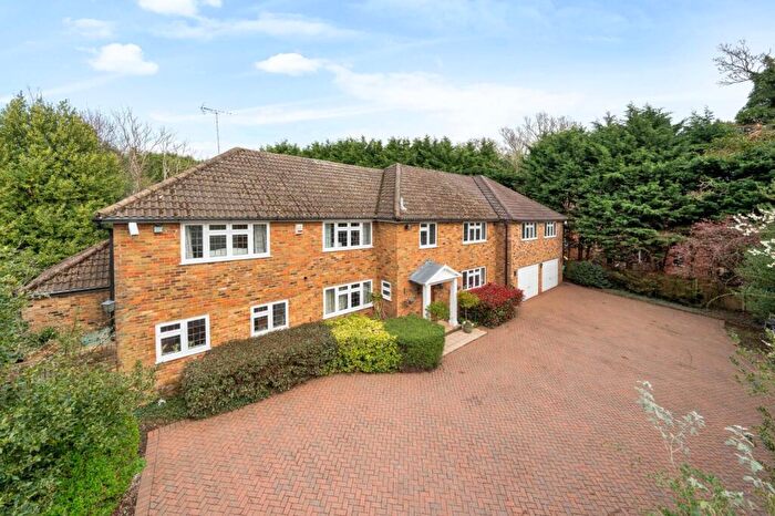6 Bedroom Detached House For Sale In Parsonage Lane, Farnham Common, Buckinghamshire, SL2
