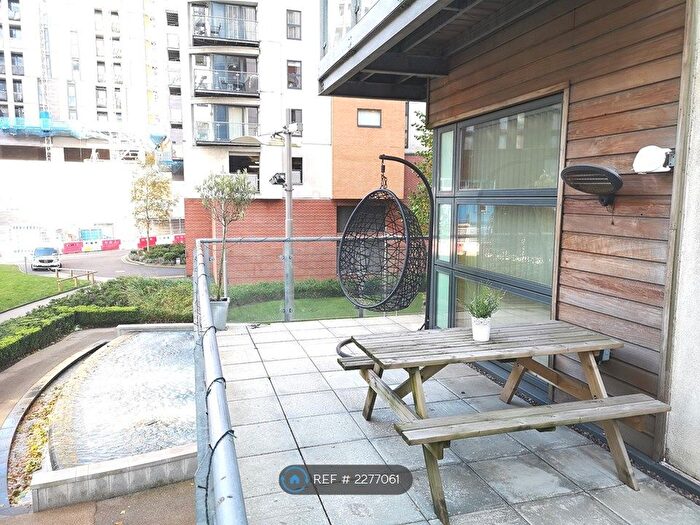 2 Bedroom Flat To Rent In Hornbeam Way, Manchester, M4