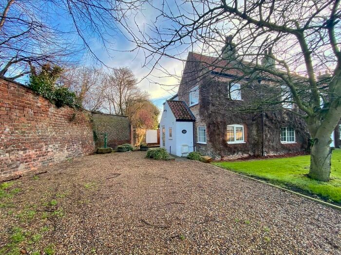 2 Bedroom Property To Rent In Cross Hill, Brandesburton, Driffield YO25