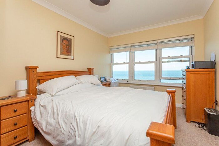 2 Bedroom Flat For Sale In Western Esplanade, Herne Bay, Kent, CT6