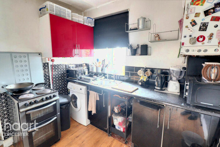 3 Bedroom Semi-Detached House For Sale In Dunstall Avenue, Leicester, LE3